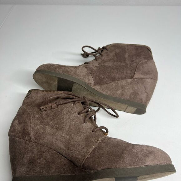 Madden Girl DALLYY Lace Up Taupe Faux Suede Wedge Med. Heel Ankle Boots Size 10M - Picture 11 of 13